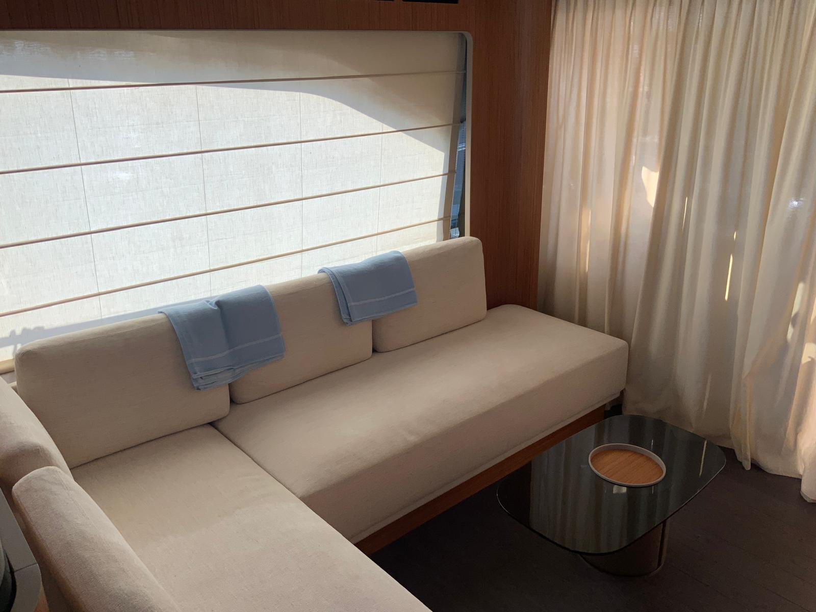 2025 FERRETTI YACHTS 670 